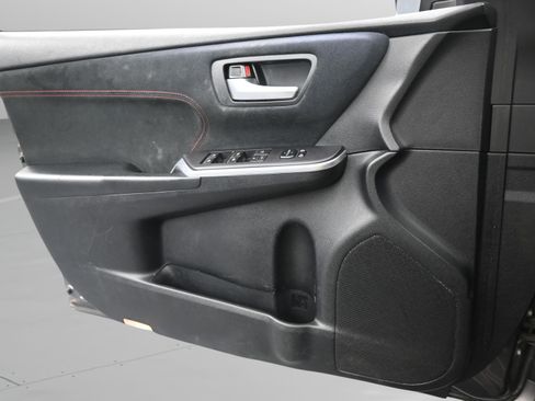 Used 2015 Toyota Camry XSE w/ Moonroof Package image 31