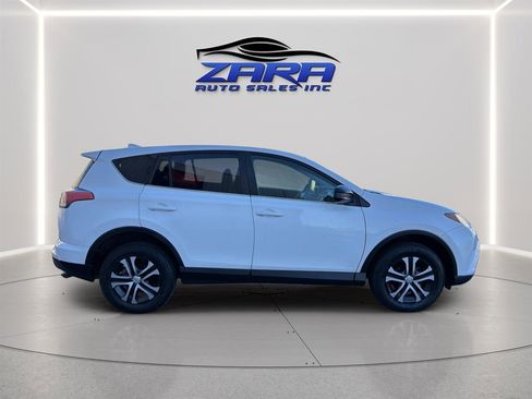 Used 2018 Toyota RAV4 LE image 8