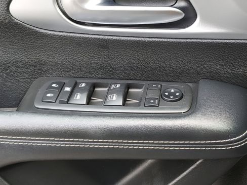 Used 2019 Chrysler Pacifica Touring-L w/ S Appearance Package image 24