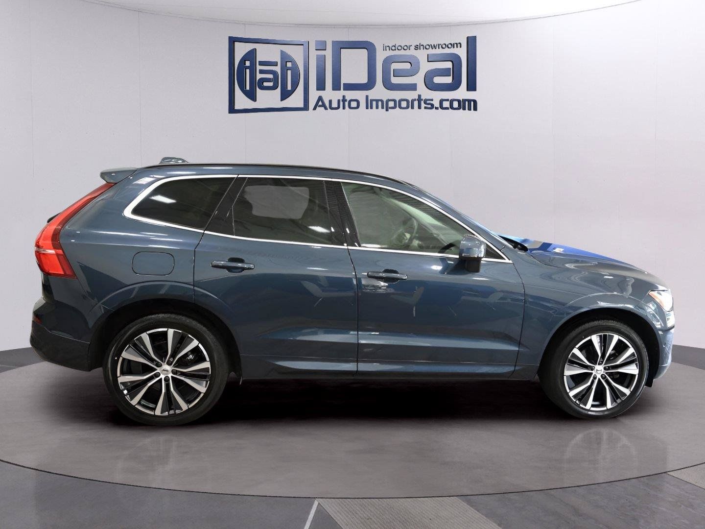 Used 2022 Volvo XC60 B5 Momentum w/ Protection Package AWD/4WD image 6