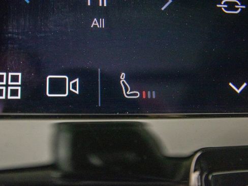 Used 2025 Volvo XC60 B5 Plus image 26