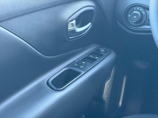 Certified 2022 Jeep Renegade Latitude AWD/4WD image 9