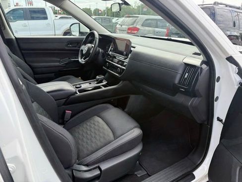 Used 2023 Nissan Pathfinder SV w/ Black Appearance Package AWD/4WD image 12