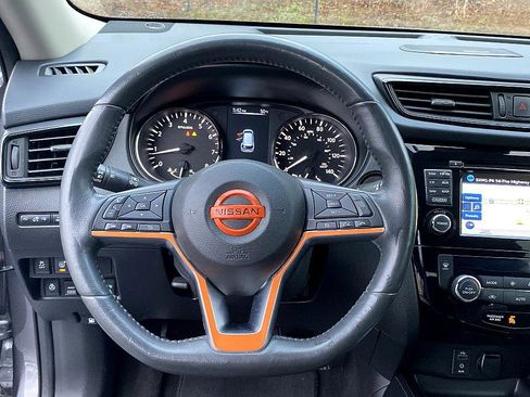 Used 2017 Nissan Rogue SL w/ SL Premium Package image 13