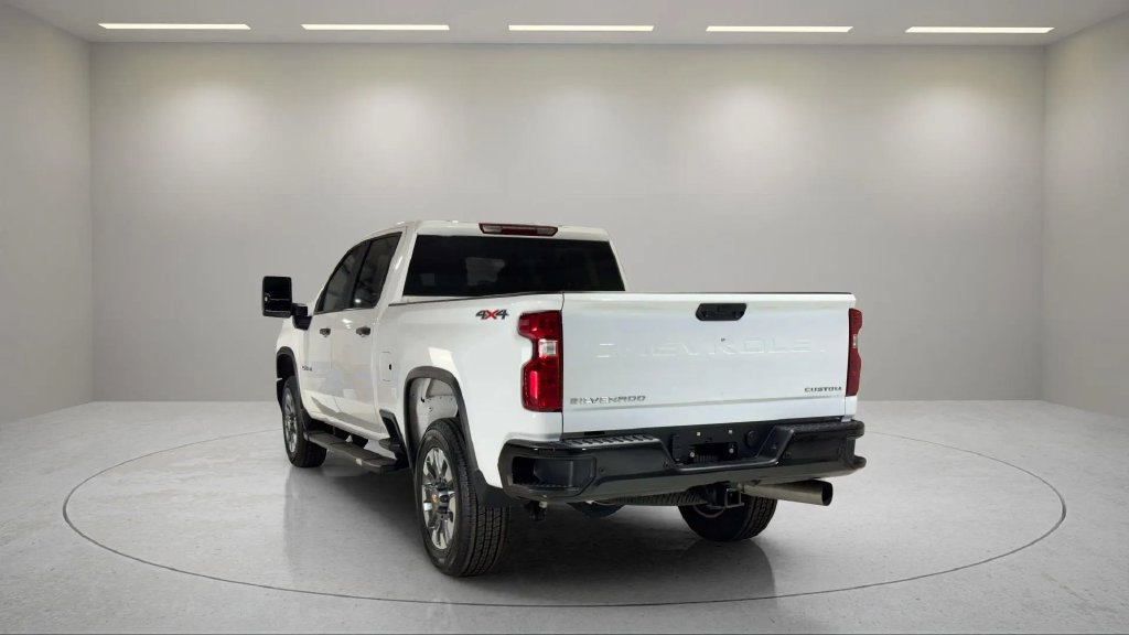 Used 2024 Chevrolet Silverado 2500 Custom AWD/4WD image 16