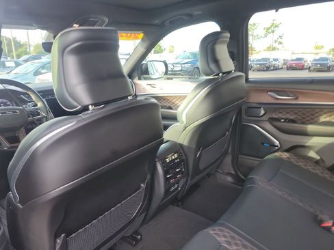 Used 2025 Jeep Grand Cherokee Summit w/ Obsidian Package image 11