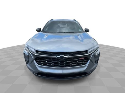 Certified 2025 Chevrolet Trax RS w/ Sunroof Package FWD image 3