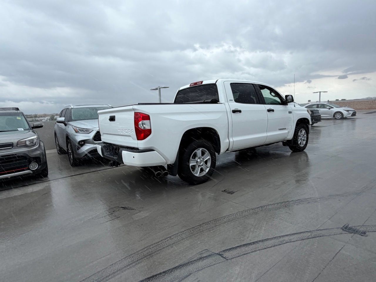 Used 2019 Toyota Tundra SR5 w/ SR5 Convenience Package RWD image 2