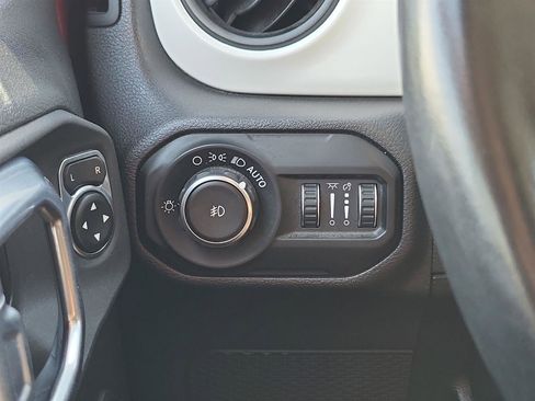 Used 2021 Jeep Wrangler Unlimited Sport image 17