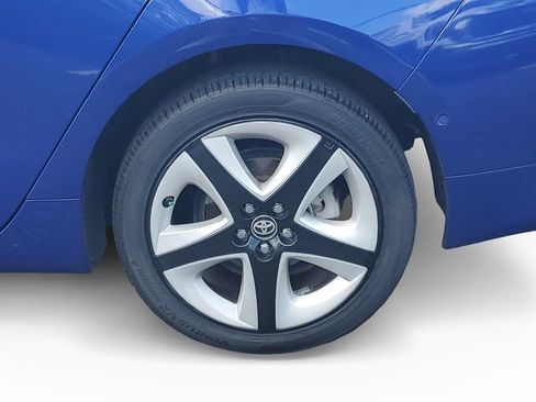 Used 2018 Toyota Prius Three Touring FWD image 34