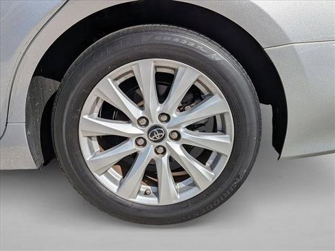 Used 2019 Toyota Camry LE image 19