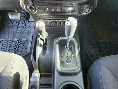 Used 2017 Jeep Wrangler Sport AWD/4WD image 18