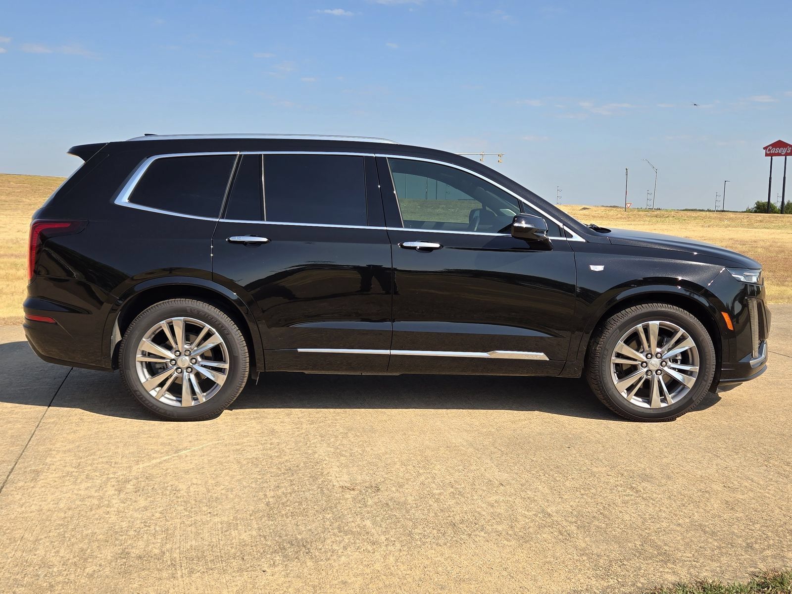 Used 2023 Cadillac XT6 Premium Luxury FWD image 7