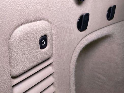 Used 2018 Jeep Grand Cherokee Overland image 22