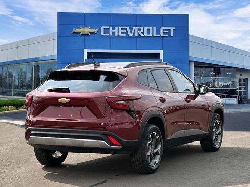 Used 2025 Chevrolet Trax LT w/ Driver Confidence Package FWD image 4