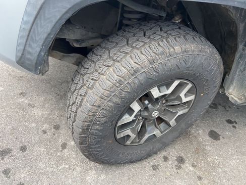 Used 2019 Toyota Tacoma TRD Off-Road AWD/4WD image 11