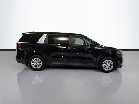 Used 2024 Kia Carnival LX FWD image 11