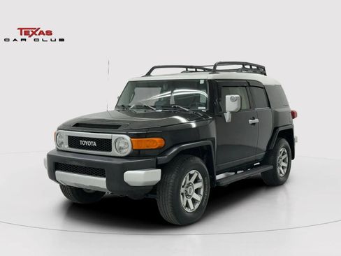 Used 2014 Toyota FJ Cruiser 4WD w/ Upgrade Package image 3