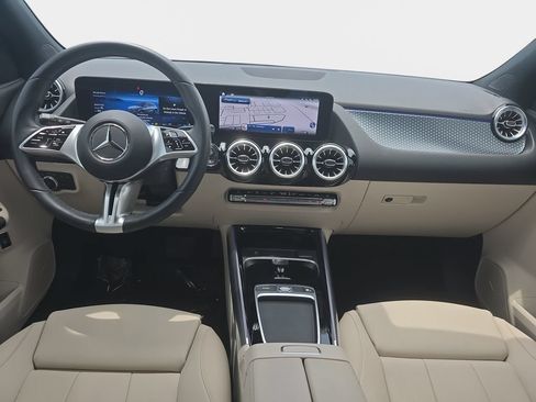 Used 2025 Mercedes-Benz GLA 250 image 12