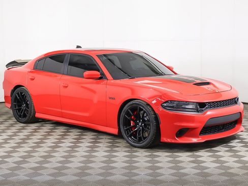 Used 2018 Dodge Charger R/T image 2