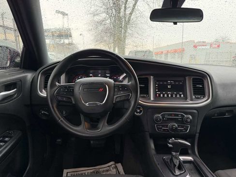 Used 2018 Dodge Charger SXT w/ Blacktop Package image 19
