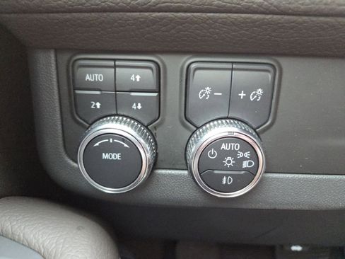 Used 2024 GMC Yukon Denali AWD/4WD image 6