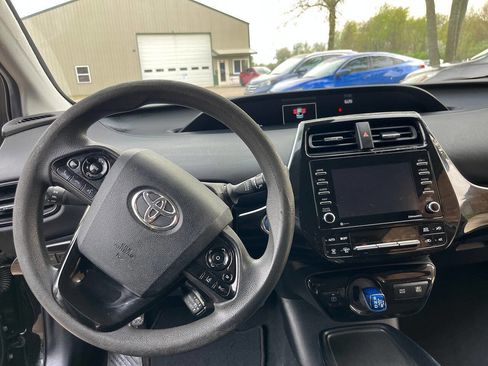 Used 2021 Toyota Prius L Eco FWD image 7