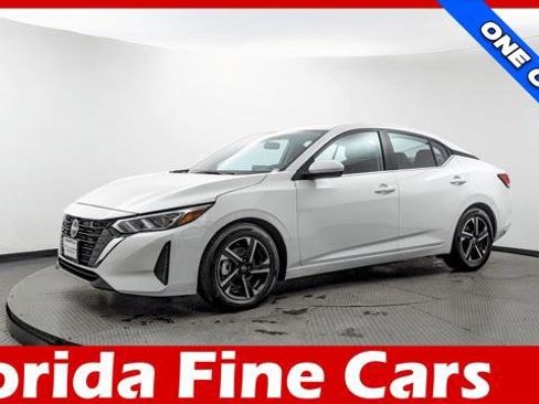 Used 2025 Nissan Sentra SV image 1