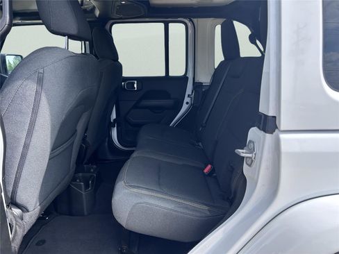 Used 2025 Jeep Wrangler Unlimited Sahara AWD/4WD image 19