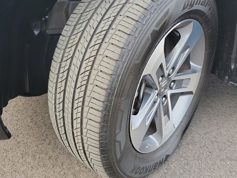 Used 2025 Honda Pilot EX-L image 11
