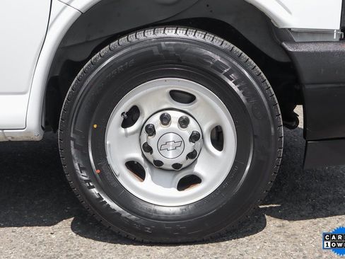 Used 2018 Chevrolet Express 3500 RWD image 28