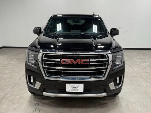 Used 2023 GMC Yukon XL SLT w/ SLT Luxury Package image 4