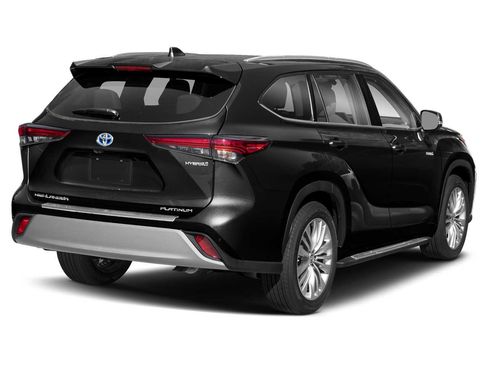 Used 2021 Toyota Highlander Platinum AWD/4WD image 2