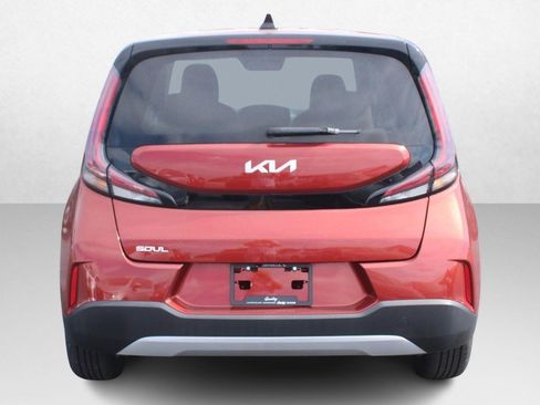 Used 2023 Kia Soul LX w/ LX Technology Package image 4