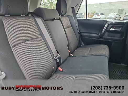 Used 2022 Toyota 4Runner TRD Off-Road AWD/4WD image 33