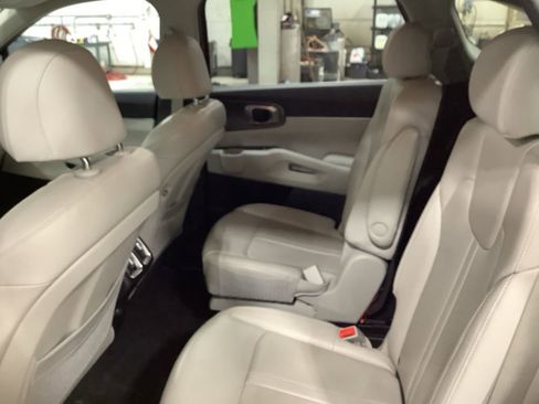 Certified 2023 Kia Sorento EX image 21