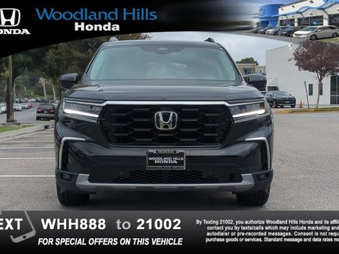 Used 2025 Honda Pilot Touring image 2