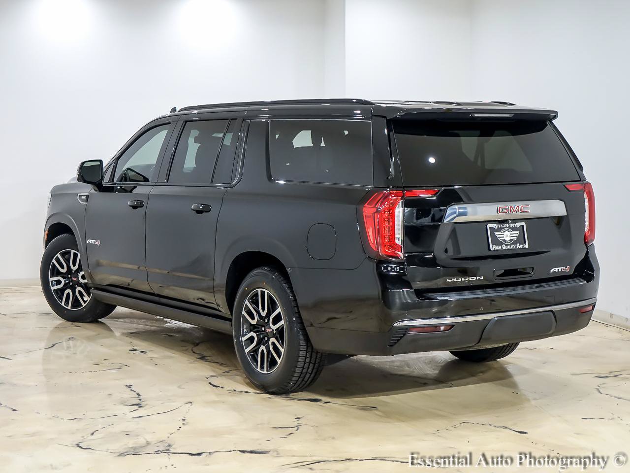 Used 2021 GMC Yukon XL AT4 w/ AT4 Premium Plus Package AWD/4WD image 10