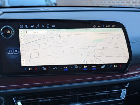 Used 2025 Chevrolet Traverse Z71 w/ Driver Confidence Package image 29