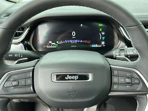 Used 2023 Jeep Grand Cherokee 30th Anniversary image 15