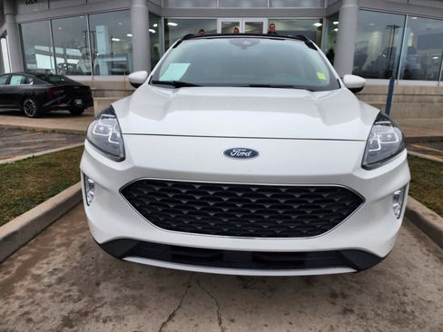 Used 2020 Ford Escape Titanium image 2