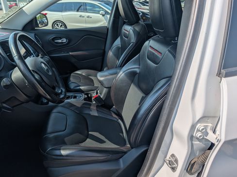 Used 2020 Jeep Cherokee Trailhawk w/ Comfort/Convenience Group AWD/4WD image 21