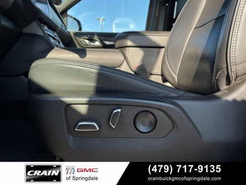 Used 2022 GMC Yukon Denali w/ Denali Premium Package AWD/4WD image 10