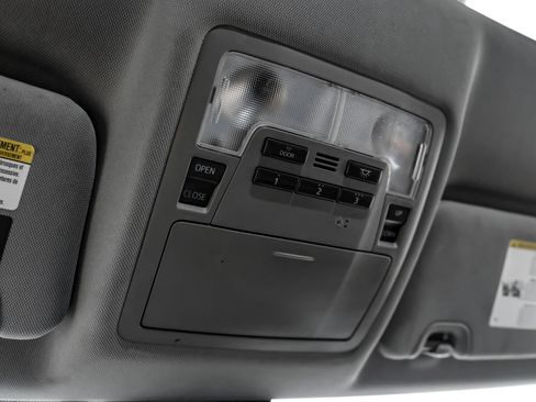 Used 2019 Toyota Highlander XLE FWD image 29