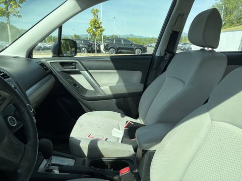Used 2015 Subaru Forester 2.5i AWD/4WD image 9
