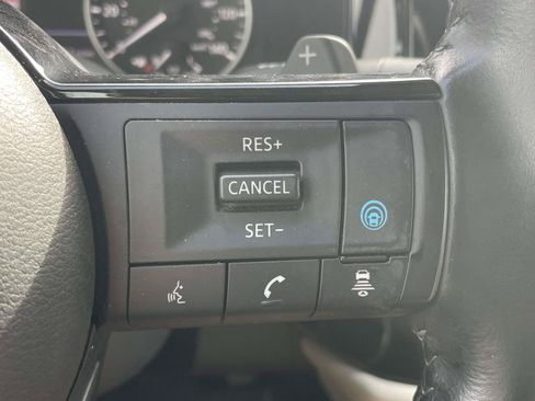Used 2022 Nissan Pathfinder SV AWD/4WD image 23