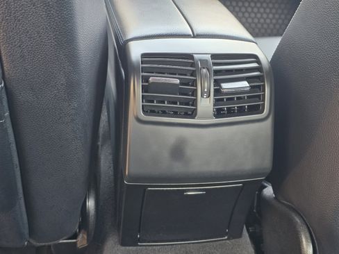 Used 2014 Mercedes-Benz E 350 Sedan image 24
