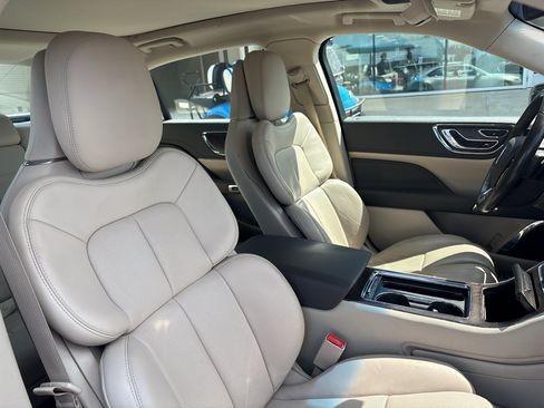 Used 2019 Lincoln Continental Reserve FWD image 10