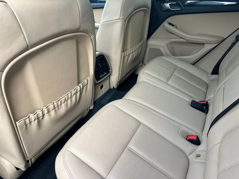 Used 2025 Porsche Macan image 13