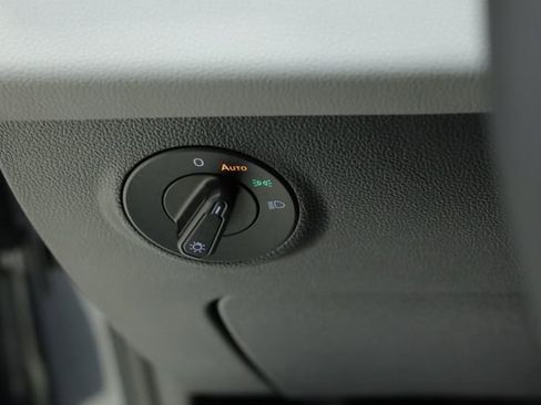 Used 2022 Volkswagen Taos SE image 25